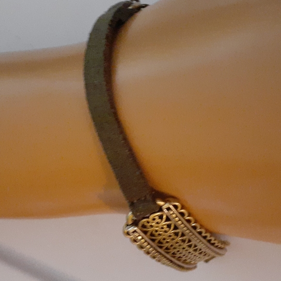 VTG 3/$18❤️ Leather Band Goldtone Bracelet - Picture 4 of 4